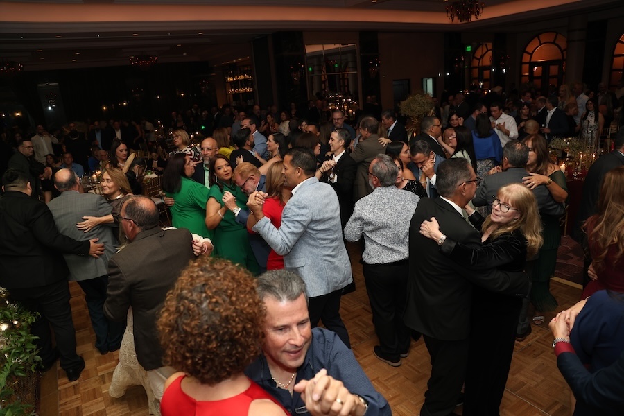 AGC Holiday 2025A17A3863