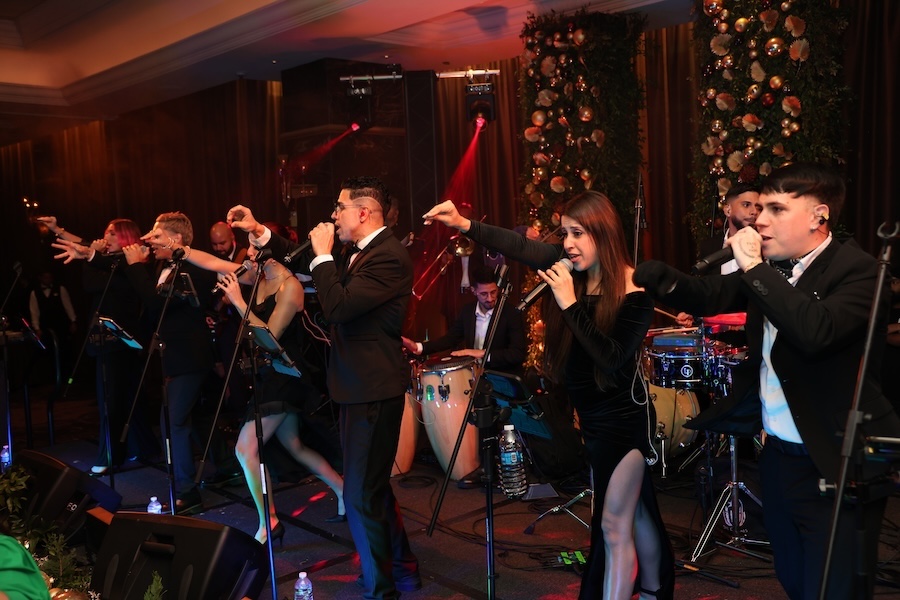 AGC Holiday 2025A17A3867