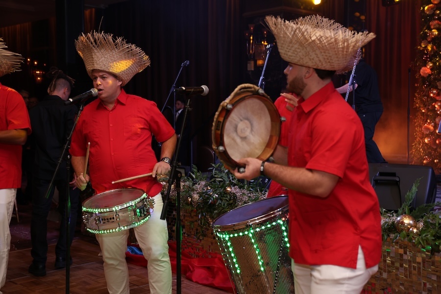 AGC Holiday 2025A17A3945